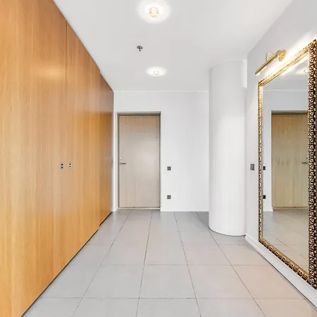 High-rise Luxury With Amazing Panoram View In Citycentre 탈린